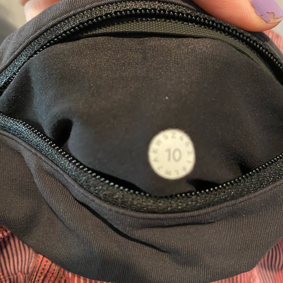 Lululemon Speed Up shorts size 10 - Picture 3 of 3